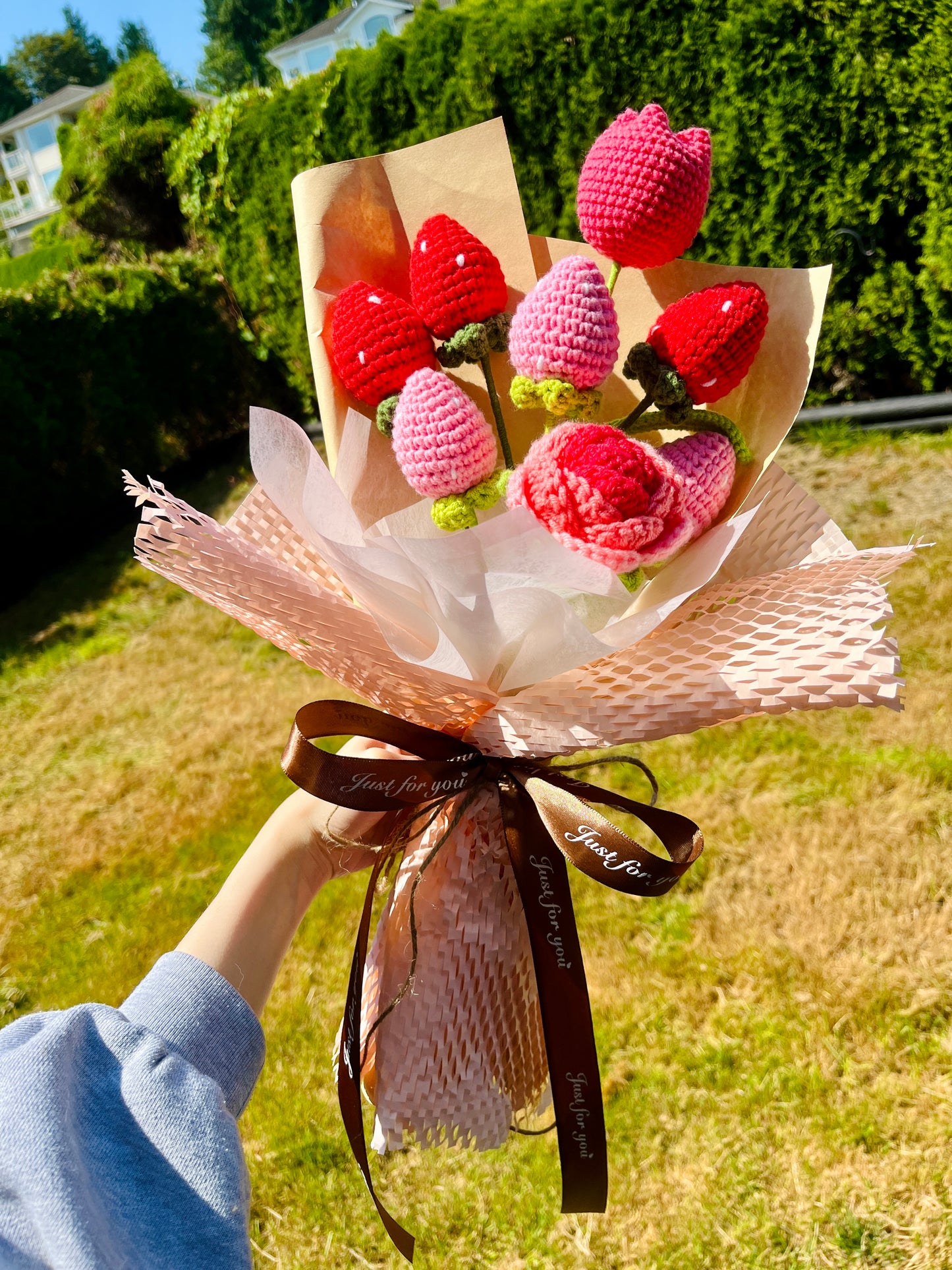 7 Stems Strawberries & Rose Bouquet with package (without the tulip)