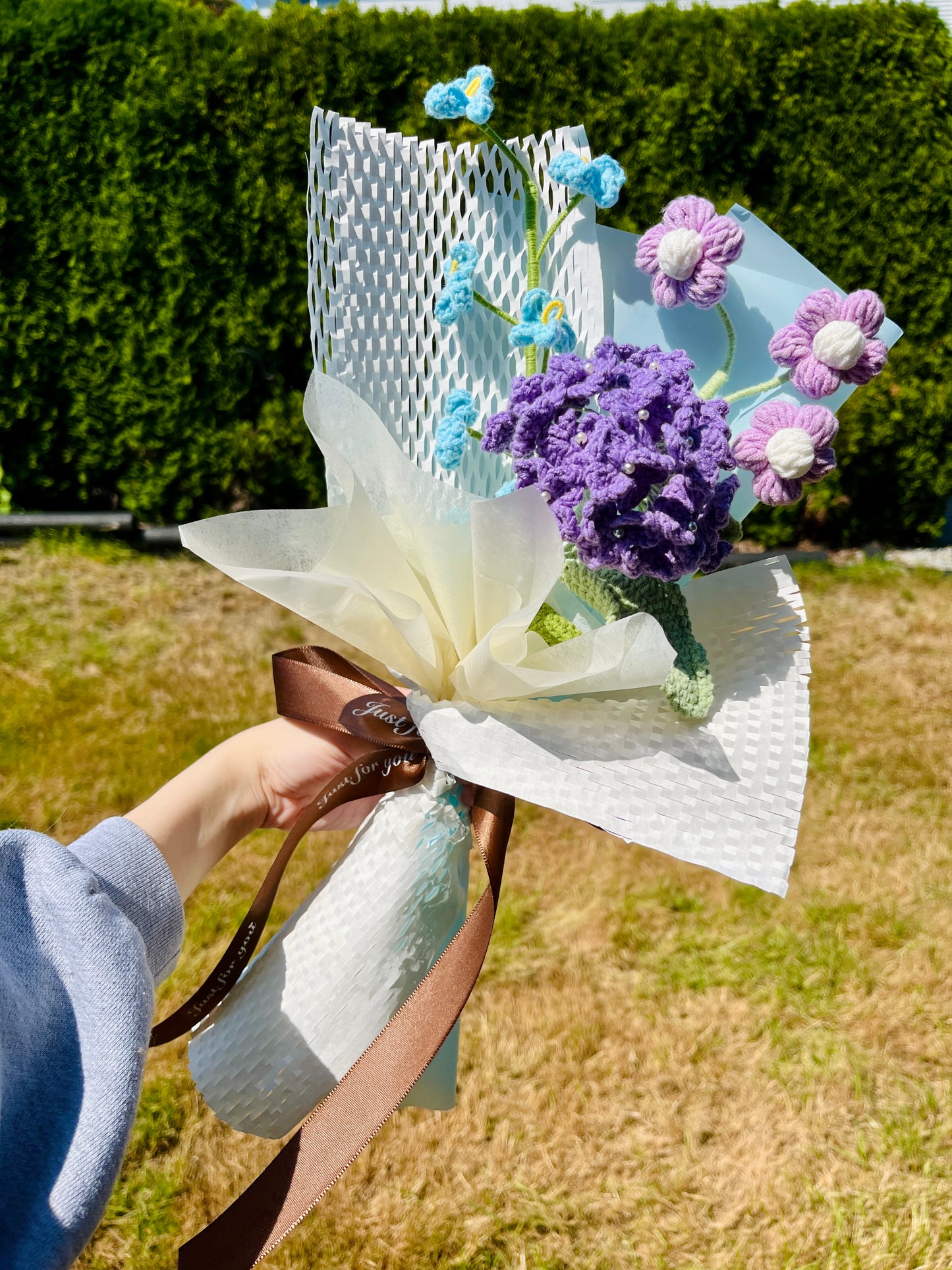 Mixed Small Hydrangea Crochet Flowers Bouquet with package