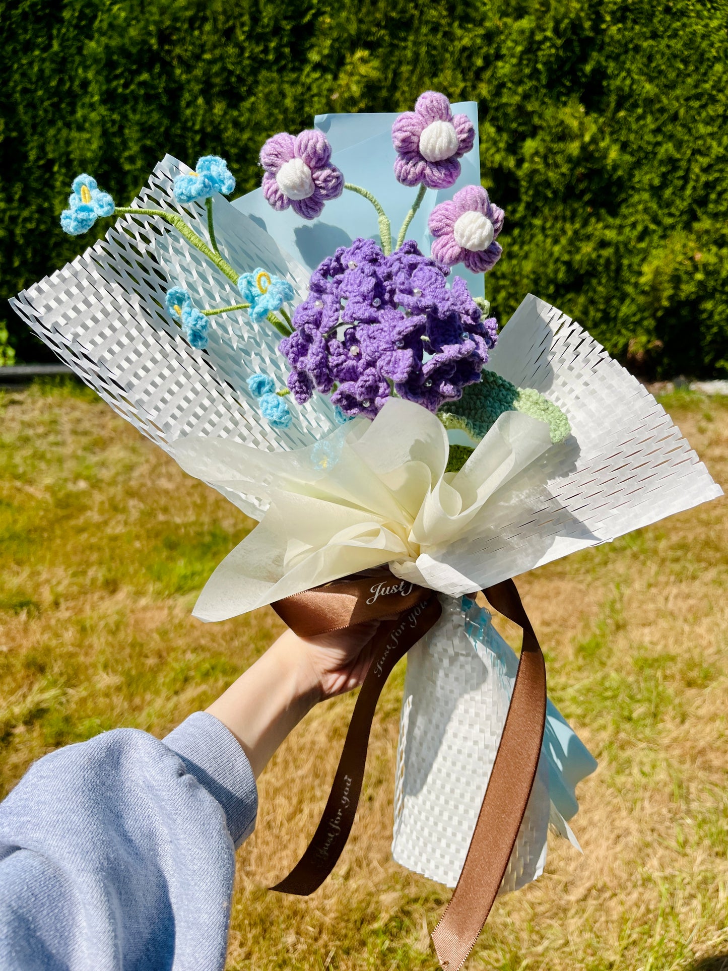 Mixed Small Hydrangea Crochet Flowers Bouquet with package