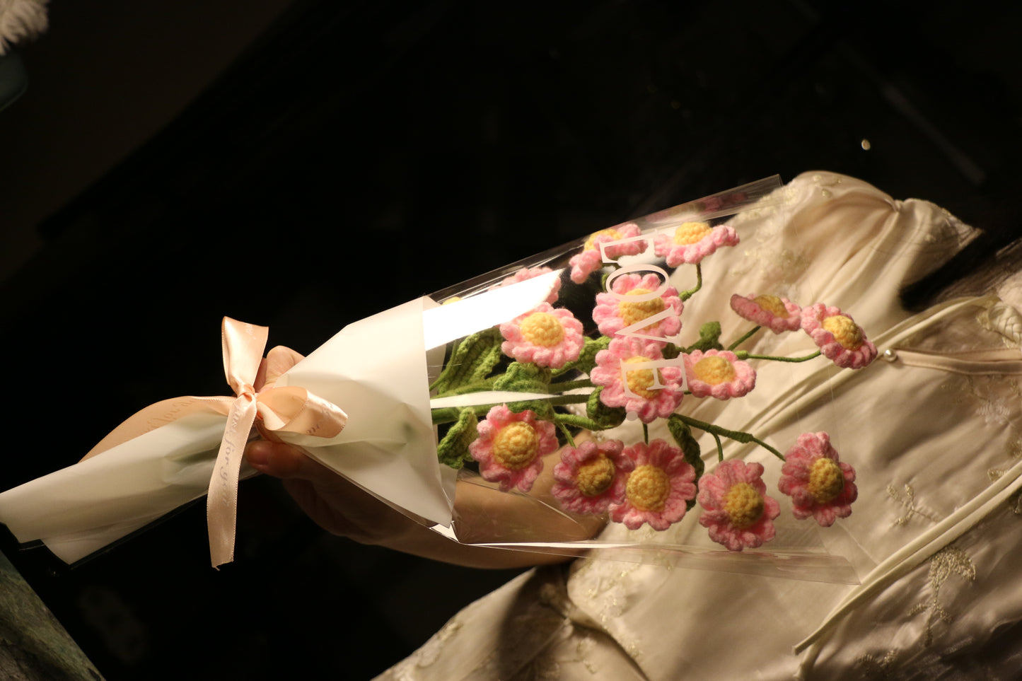 5 Stems Pink Daisy Bouquet with package