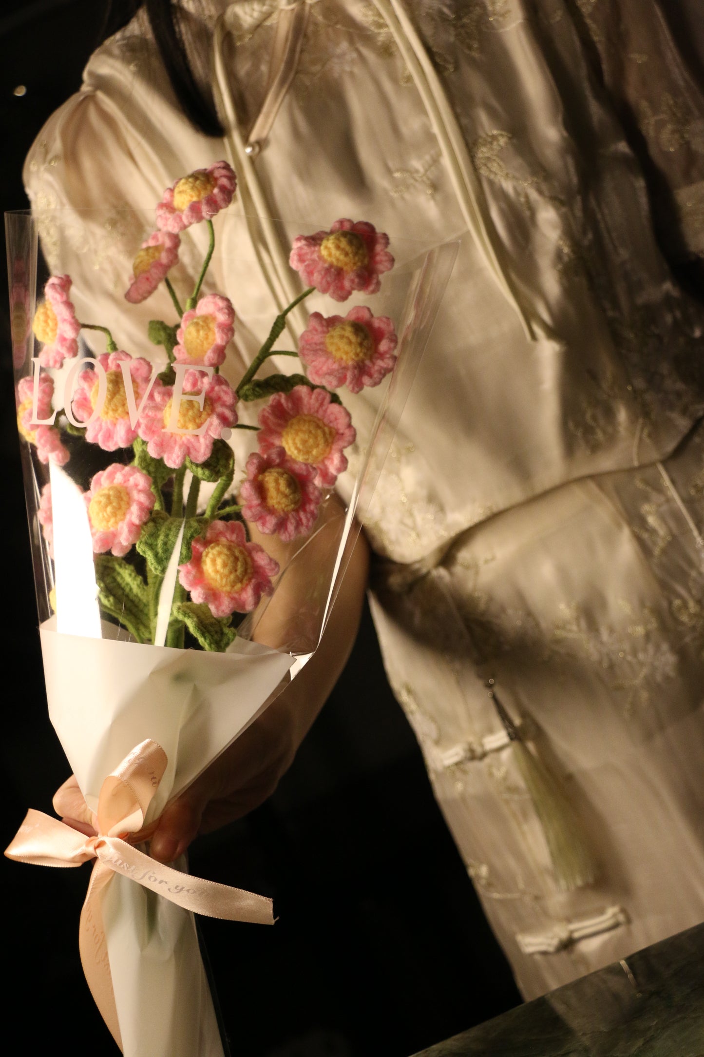 5 Stems Pink Daisy Bouquet with package