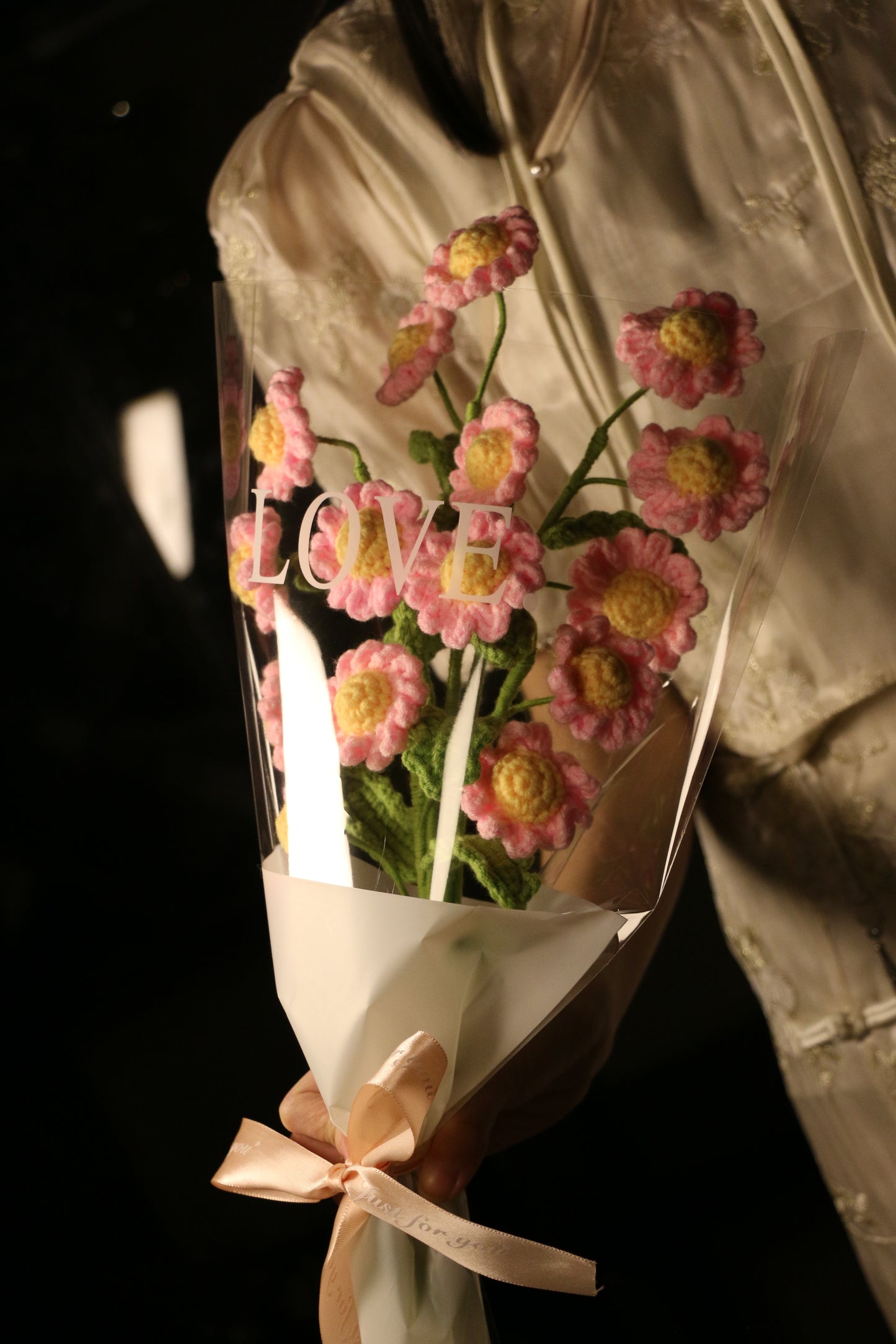 5 Stems Pink Daisy Bouquet with package