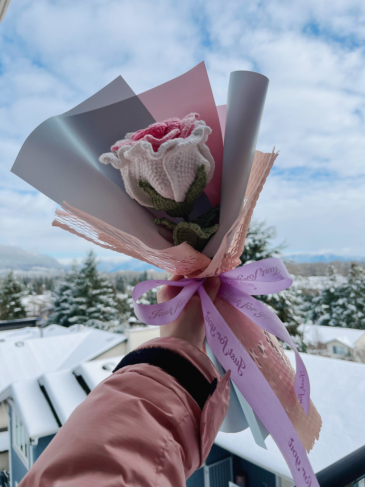 Single Stem Pink Thai Rose Bouquet with Package