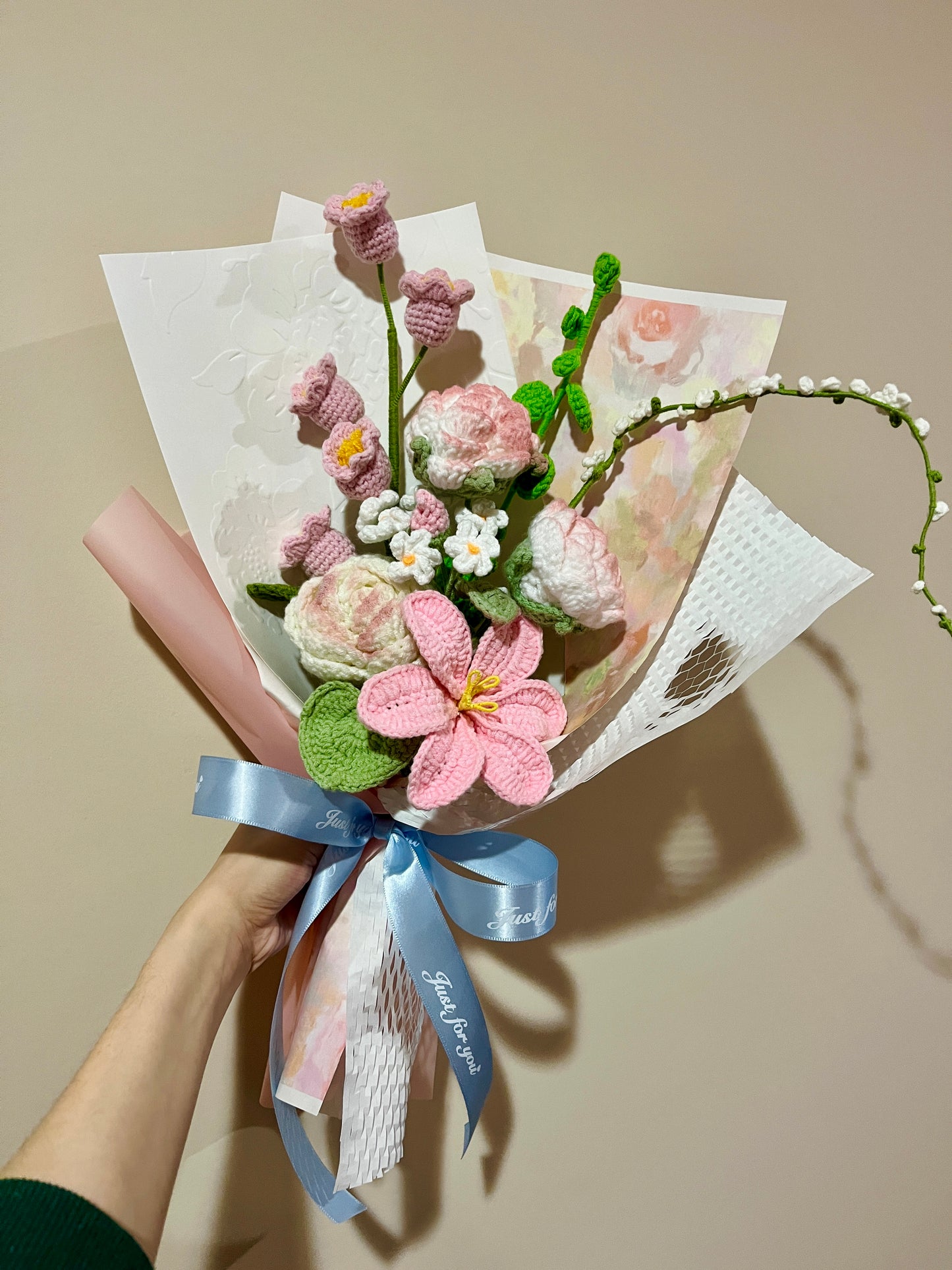Mixed Pink & White Unicorn Rose Crochet Flowers Bouquet with package