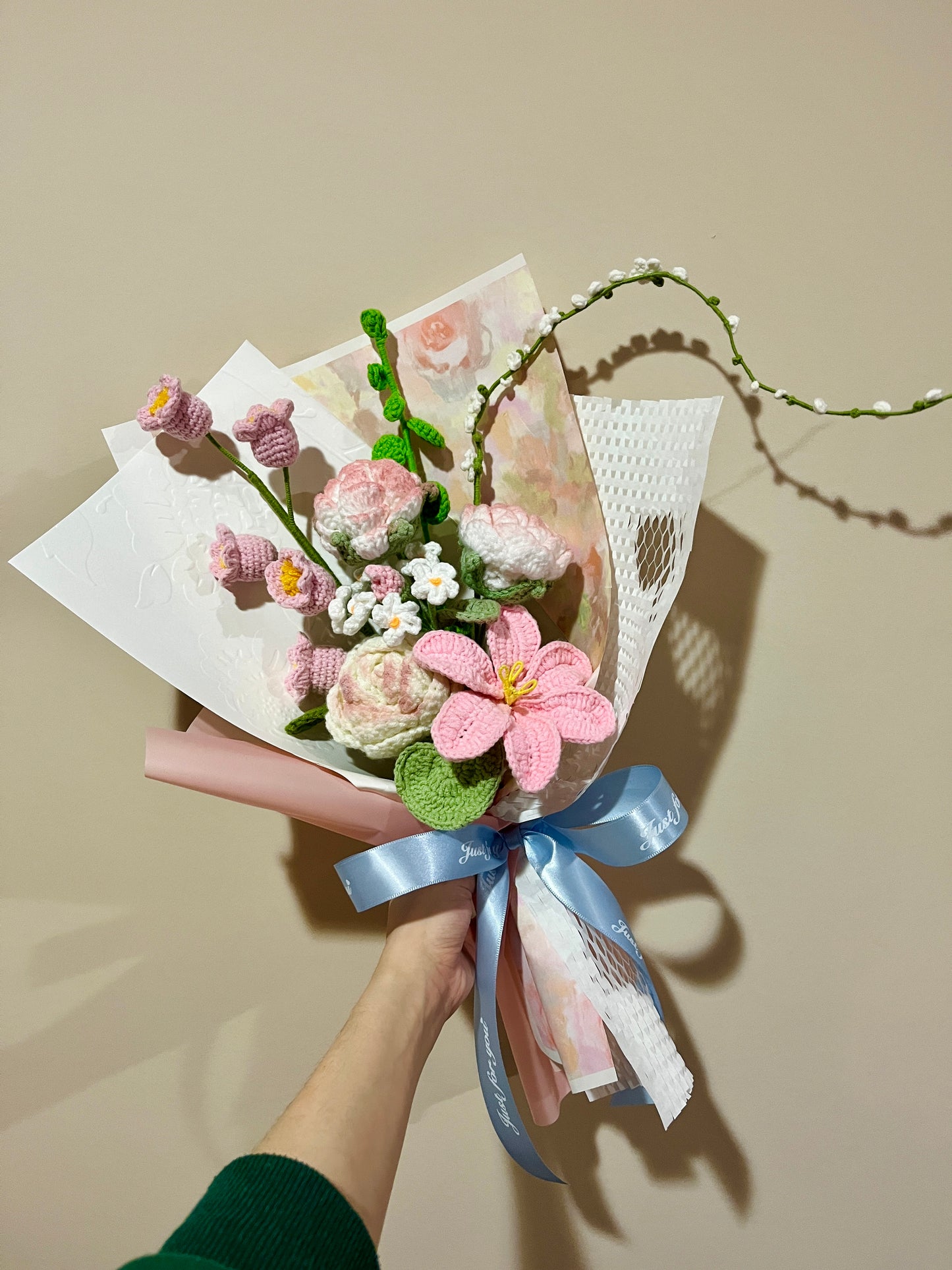 Mixed Pink & White Unicorn Rose Crochet Flowers Bouquet with package