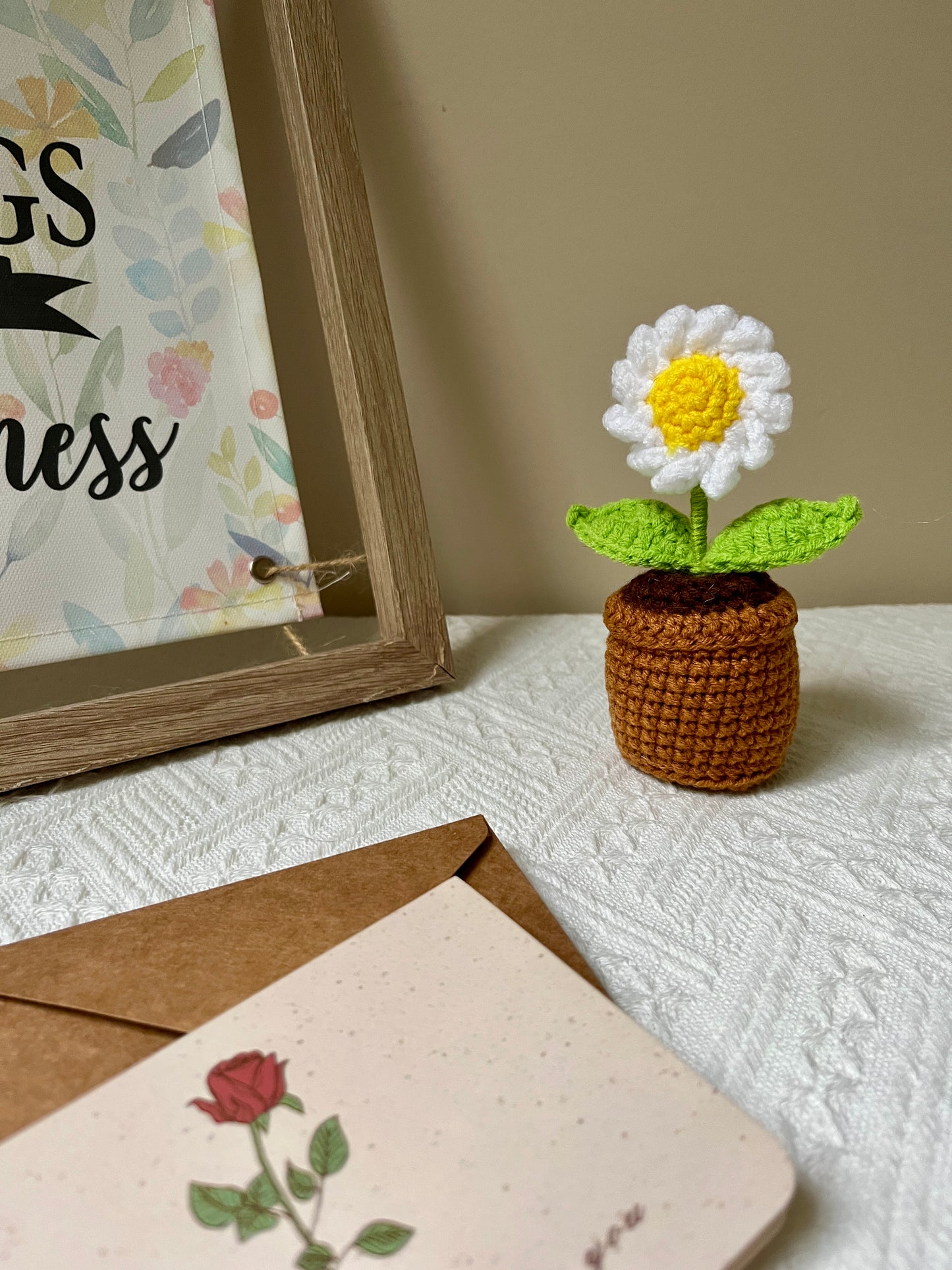 Daisy with crochet pot