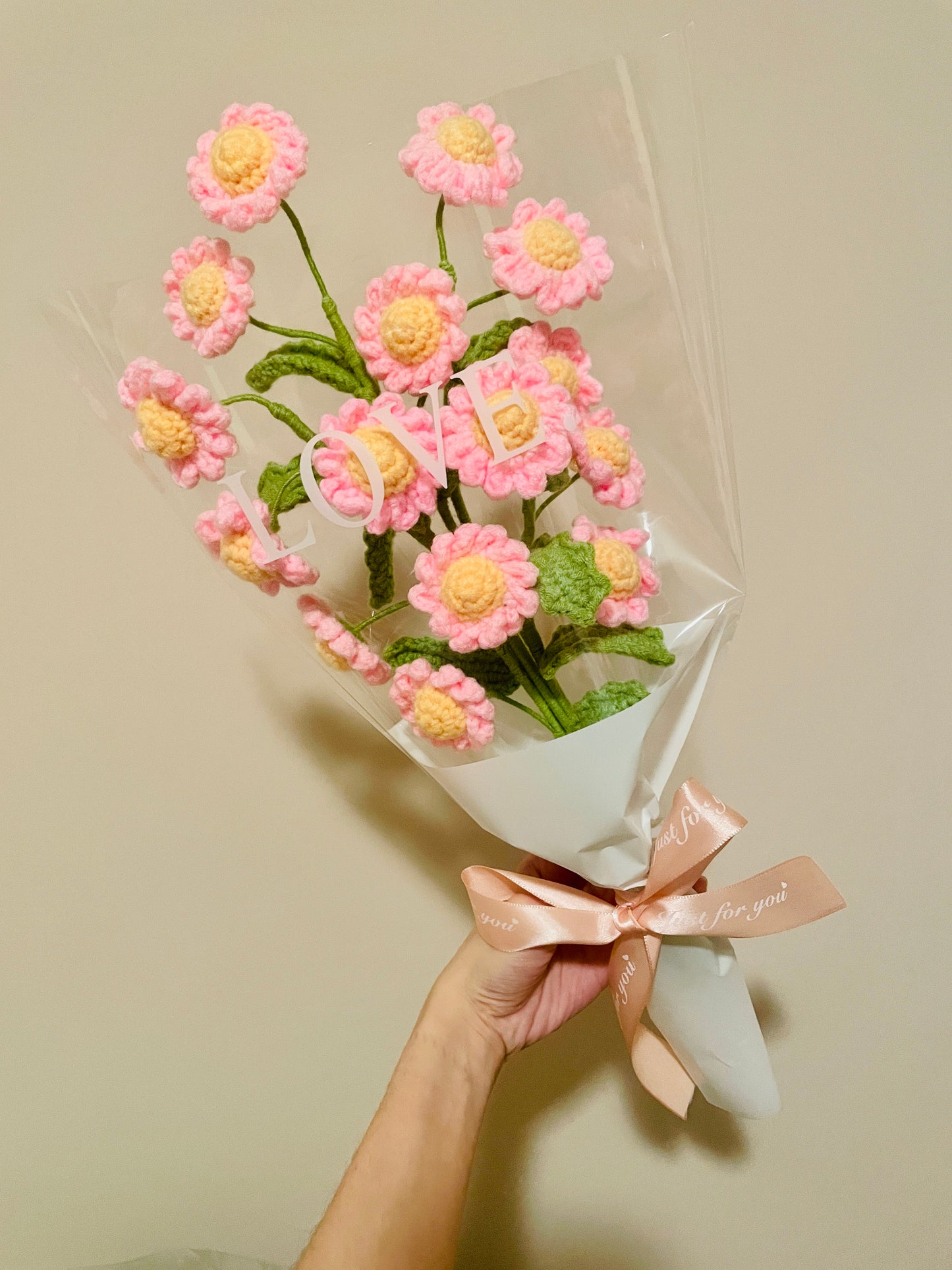 5 Stems Pink Daisy Bouquet with package