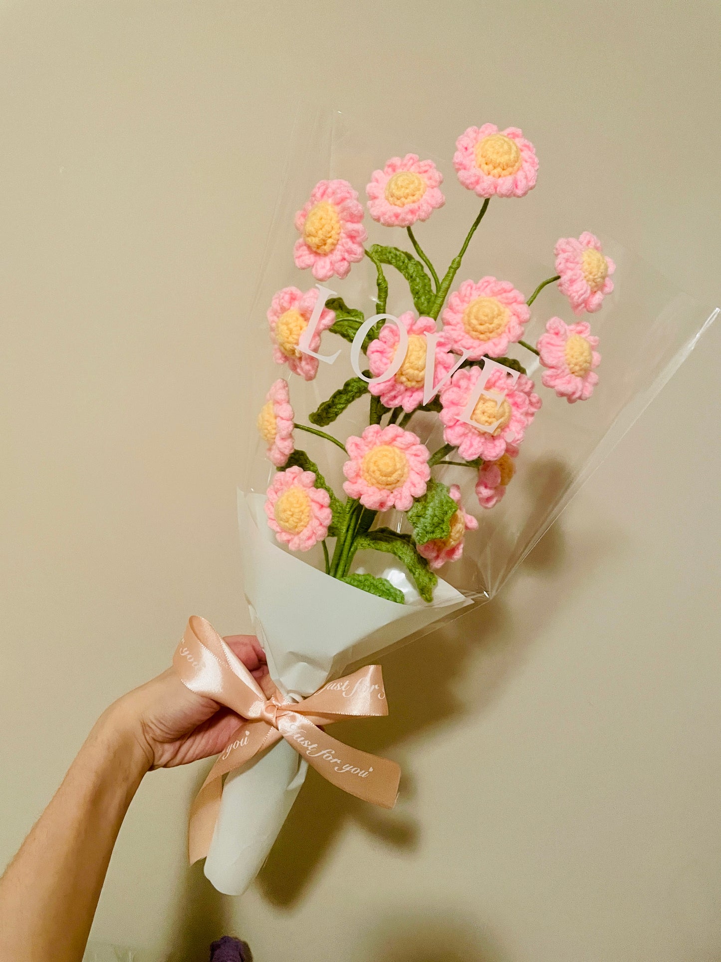 5 Stems Pink Daisy Bouquet with package