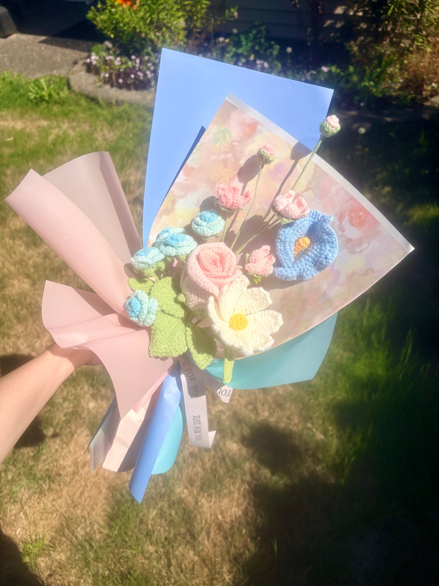 Mixed Pink & Blue Rose Bouquet with package