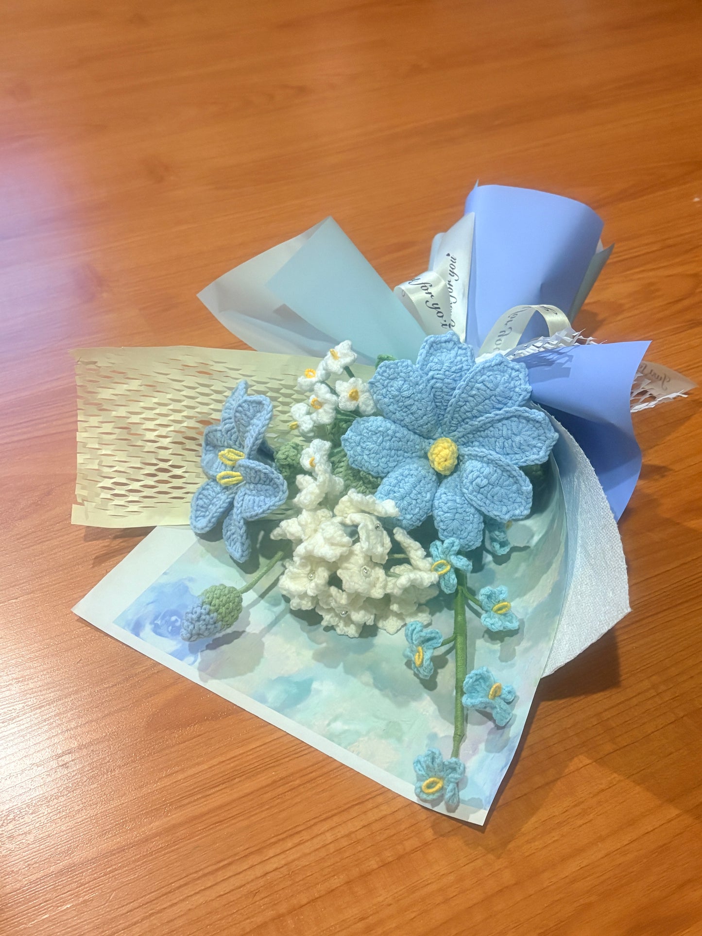Mixed Blue & White Bouquet with package
